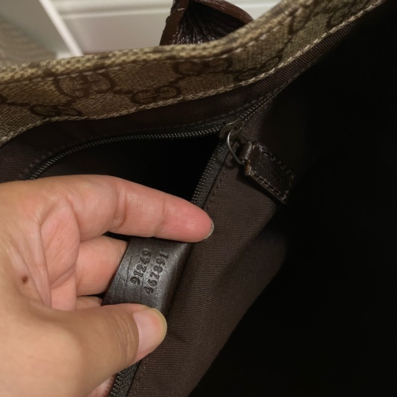 Gucci pvc tote- -5.2”x12.2”x11.5” inches price authentic ✅ with stain on canvass - Picture 6 of 14